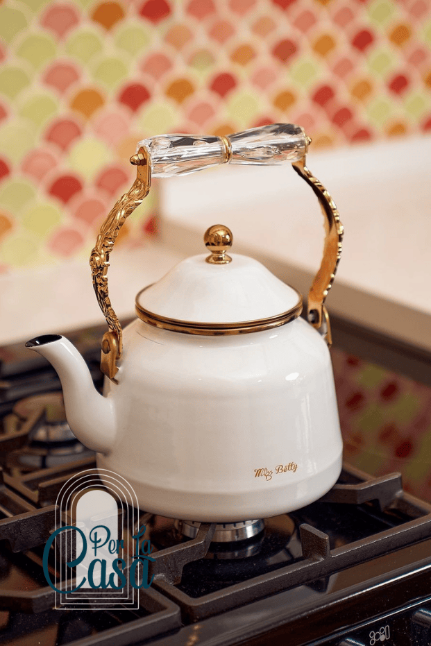 Vintage White Kettle Çaydanlık