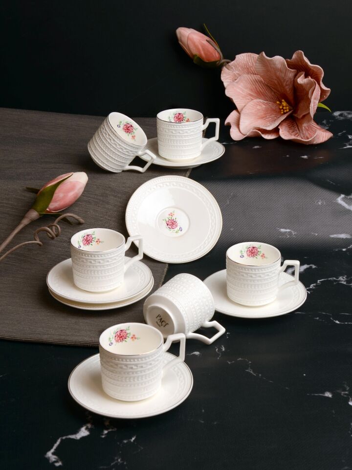 İçi Çiçekli Kahve Fincanı Takımı – Altın Detaylı